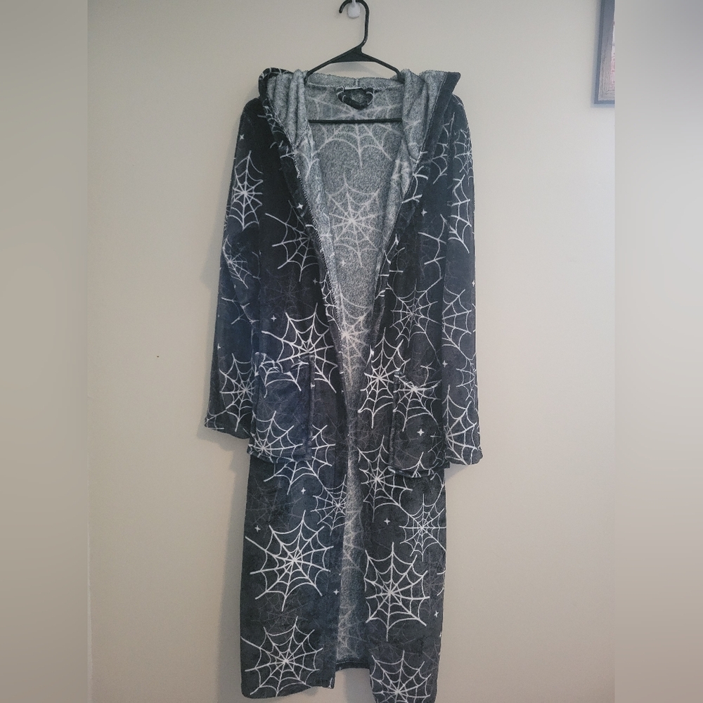 Em&Sprout Spiderweb Robe